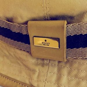 Authentic Gucci bucket hat. Fits like large.